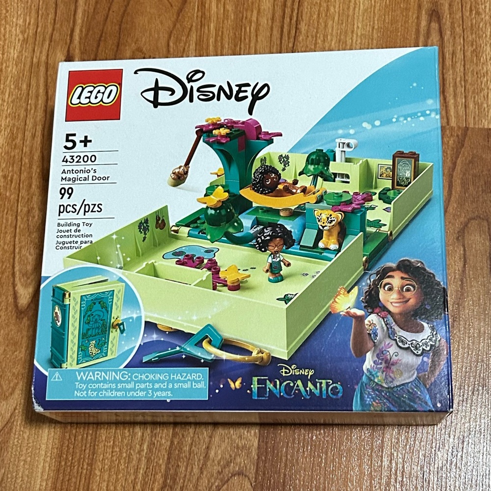 ✨New✨ sealed LEGO Disney: Antonio's Magical Door (43200)